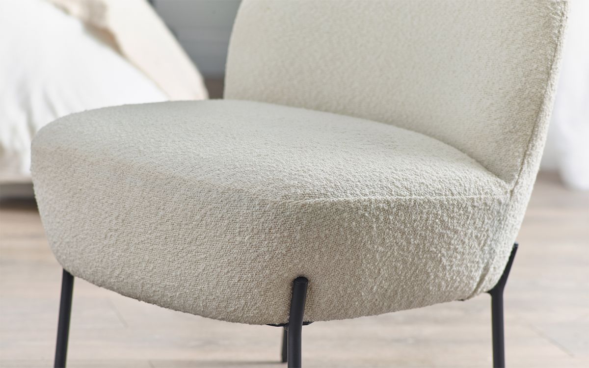 Bella swivel online armchair