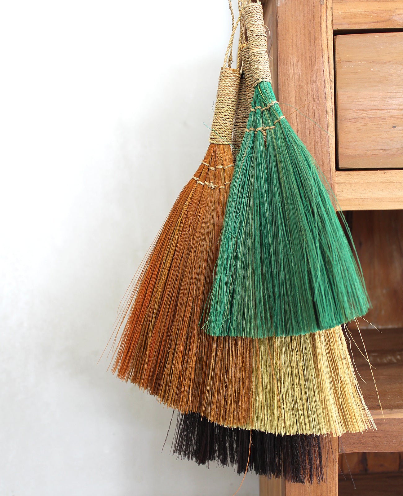 Set of 4 Pampas Fan Brooms