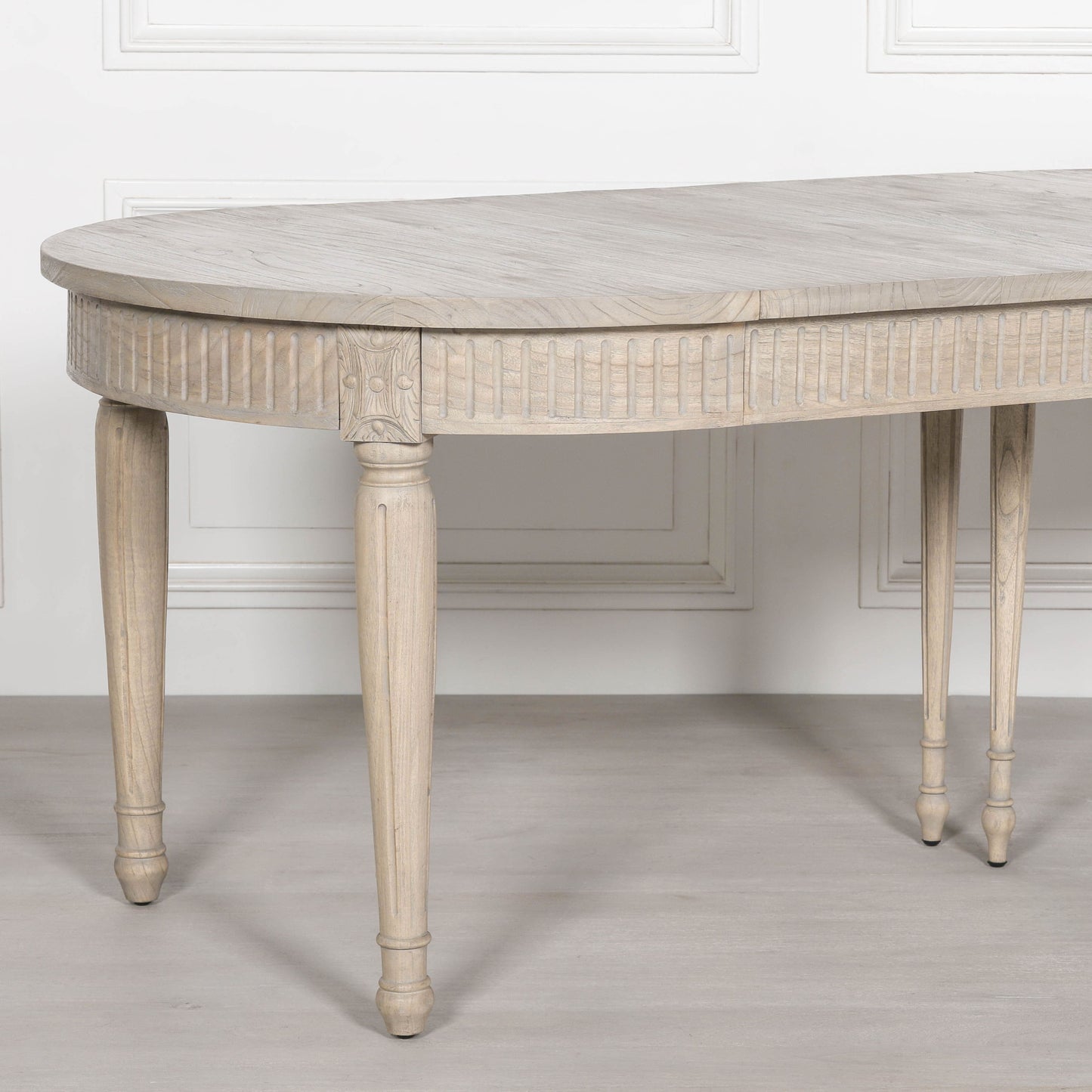 Pura Interiors Margaux Extendable Dining Table