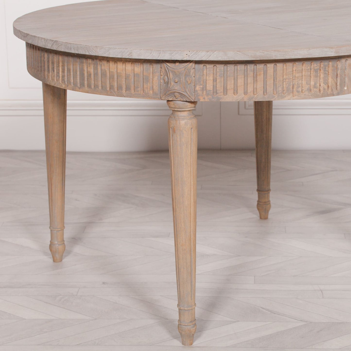 Pura Interiors Margaux Extendable Dining Table